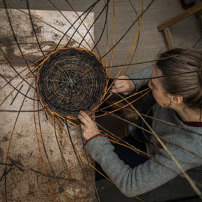 11-Handwerk, Korbflechten, Vogelperspektive.jpg